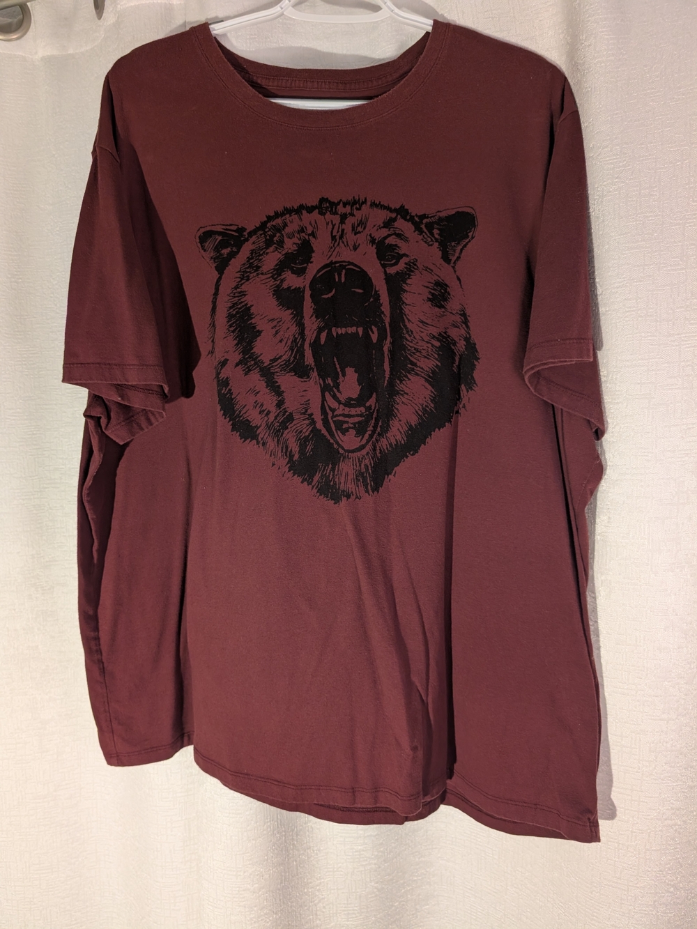 Goodfellow & Co Maroon Short-Sleeve Tee with Roaring Bear Graphic